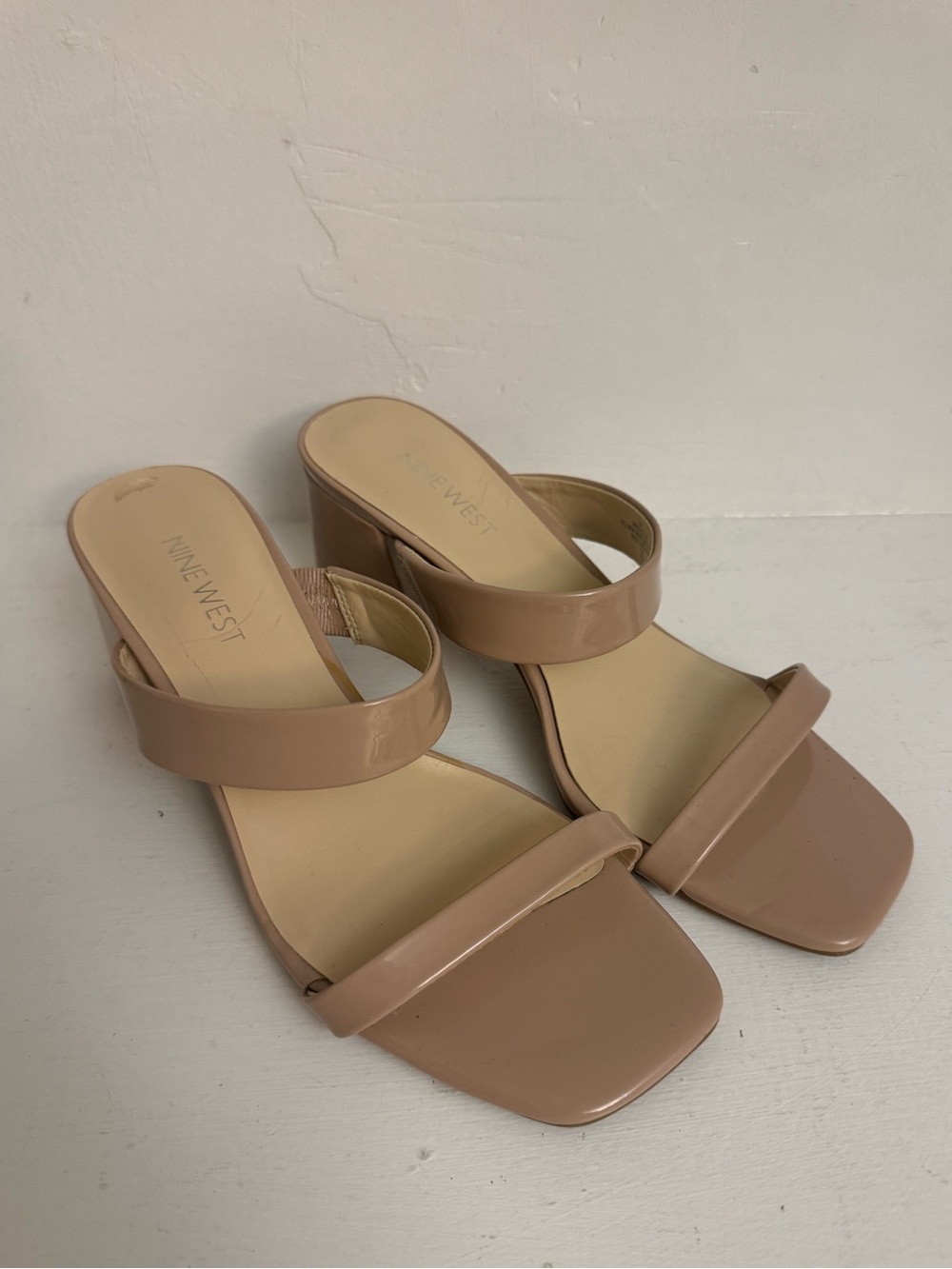 Nine West Women's Size 7 Nude Tan Heels